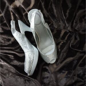 🆕👡Vigoss Silver Sequin Slingback Sandals